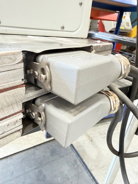 Vulcanising presses plugs and leads 